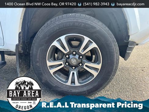 Used 2017 Toyota Tacoma 4x4 Double Cab image 9