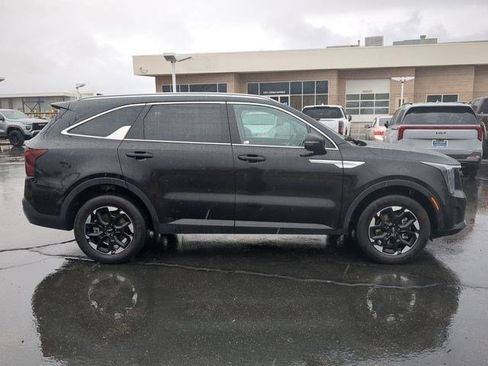 Certified 2024 Kia Sorento S image 7