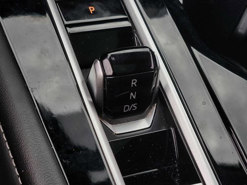 Used 2024 Volkswagen Atlas SE image 15