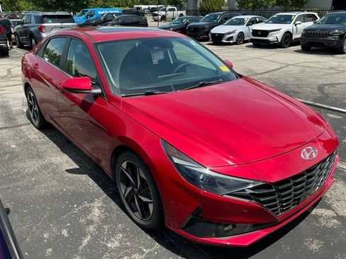 Used 2021 Hyundai Elantra SEL w/ Convenience + Premium Package FWD image 3