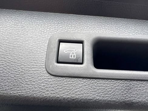 Used 2026 Toyota Sienna XLE FWD image 8