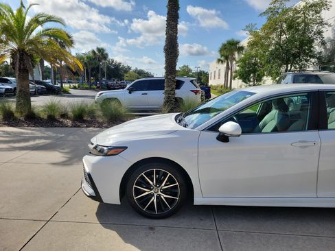 Used 2023 Toyota Camry SE AWD/4WD image 2