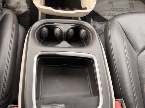 Used 2022 Chrysler Pacifica Touring-L image 24