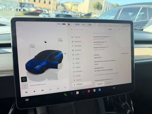 Used 2023 Tesla Model Y Long Range image 24