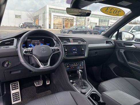 Certified 2023 Volkswagen Tiguan SE R-Line image 32