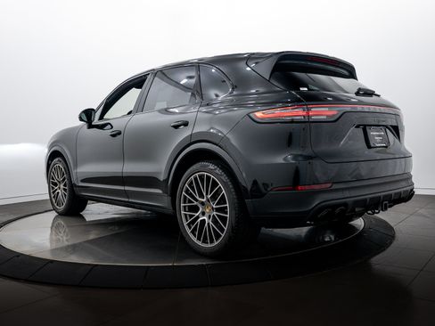 Certified 2023 Porsche Cayenne Platinum Edition AWD/4WD image 3