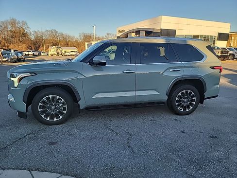 Used 2025 Toyota Sequoia 4WD image 4