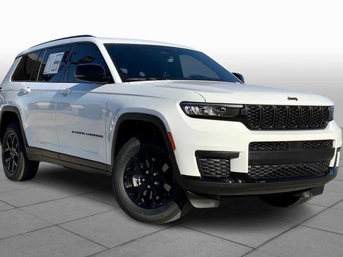 New 2025 Jeep Grand Cherokee L Laredo image 2