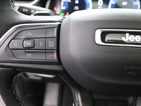 Used 2025 Jeep Grand Cherokee Altitude image 28