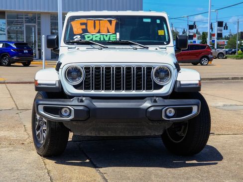 Used 2025 Jeep Wrangler Unlimited Sahara AWD/4WD image 23