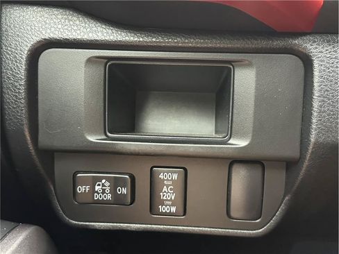 Used 2016 Toyota Tacoma TRD Off-Road AWD/4WD image 27