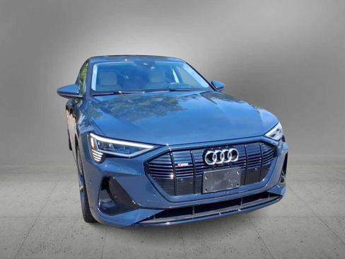 Used 2022 Audi e-tron Prestige AWD/4WD image 2