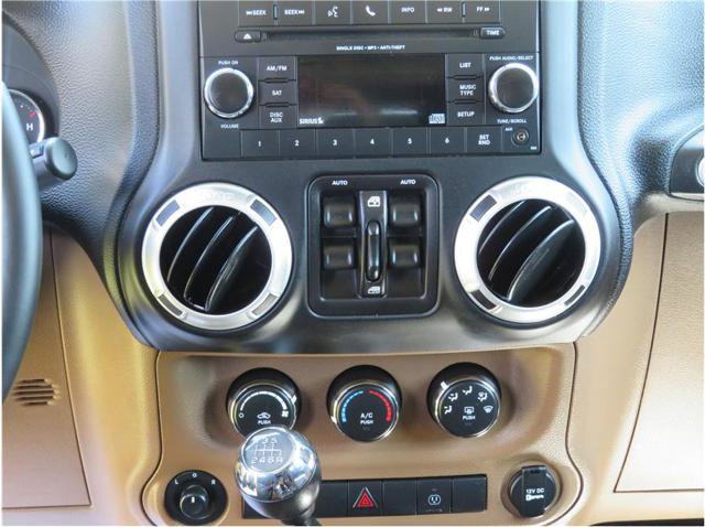 Used 2018 Jeep Wrangler Unlimited Sahara w/ Max Tow Package AWD/4WD image 8