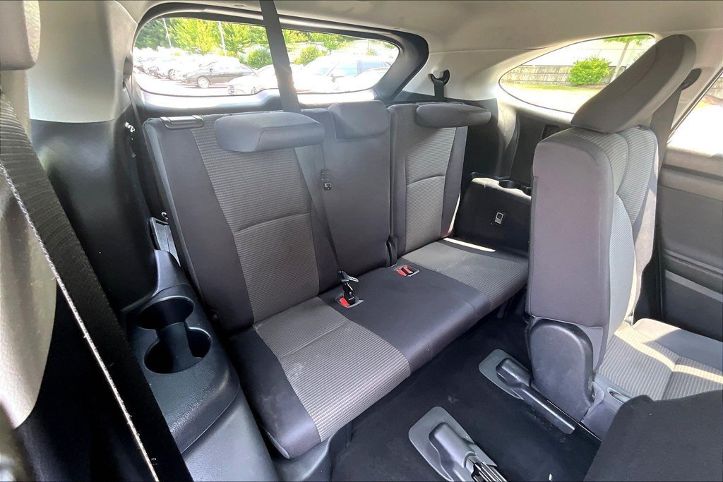 Used 2021 Toyota Highlander LE AWD/4WD image 17