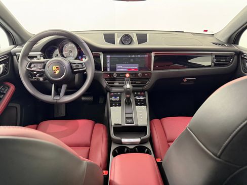 Certified 2026 Porsche Macan AWD/4WD image 20