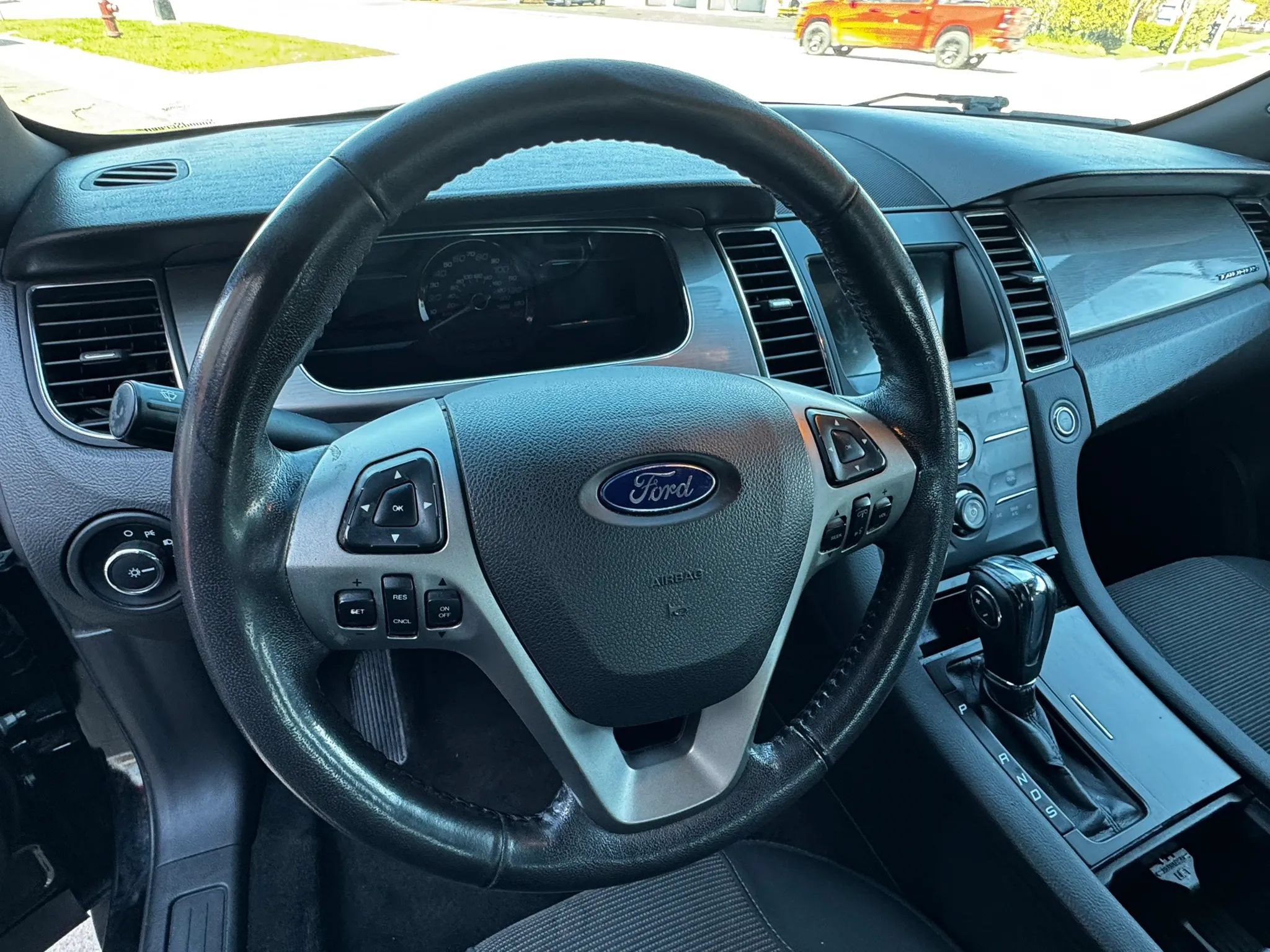 Used 2017 Ford Taurus SEL w/ Equipment Group 201A FWD image 10