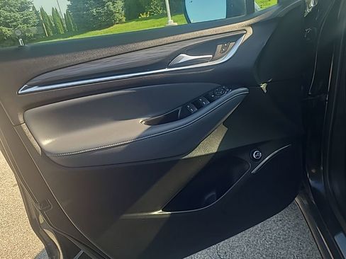 Used 2023 Buick Enclave Essence image 11