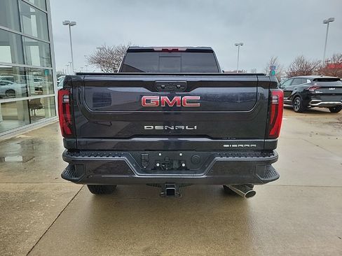 Used 2025 GMC Sierra 2500 Denali image 6