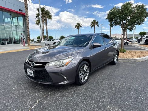 Used 2015 Toyota Camry SE FWD image 2