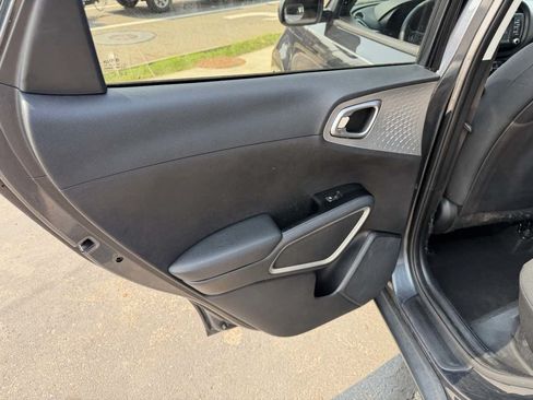Used 2020 Kia Soul LX FWD image 14