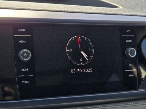 Used 2024 Volkswagen Taos SE w/ Panoramic Sunroof Package image 16