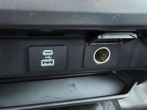 Used 2021 Ford F150 XL w/ Trailer Tow Package image 9