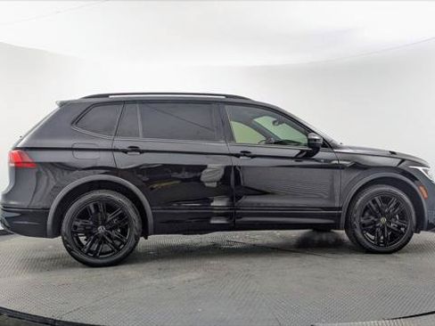 Used 2022 Volkswagen Tiguan SE R-Line FWD image 9