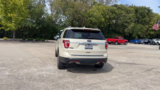 Used 2018 Ford Explorer XLT w/ Equipment Group 201A FWD image 7