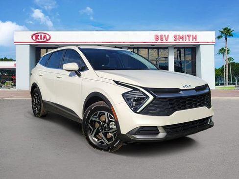 Certified 2025 Kia Sportage LX FWD image 1