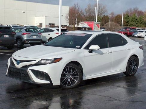 Certified 2022 Toyota Camry SE w/ Cold Weather Package image 2