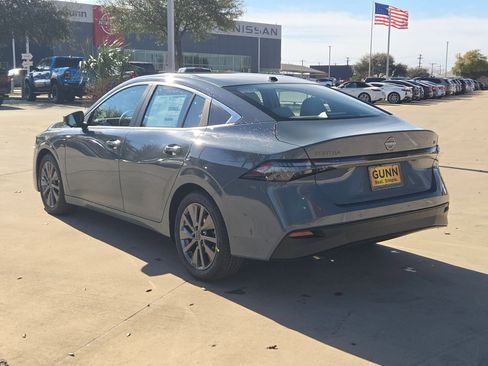 New 2026 Nissan Sentra SL w/ Floor Mat Package FWD image 4
