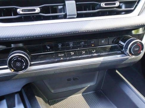 Certified 2025 Chevrolet Equinox LT image 17