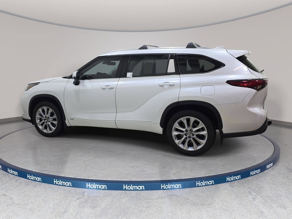 Used 2022 Toyota Highlander Limited w/ Protection Package #3 (TMS) AWD/4WD image 9