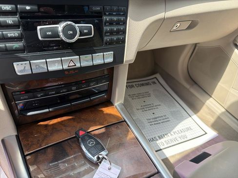 Used 2014 Mercedes-Benz E 350 4MATIC Sedan image 20