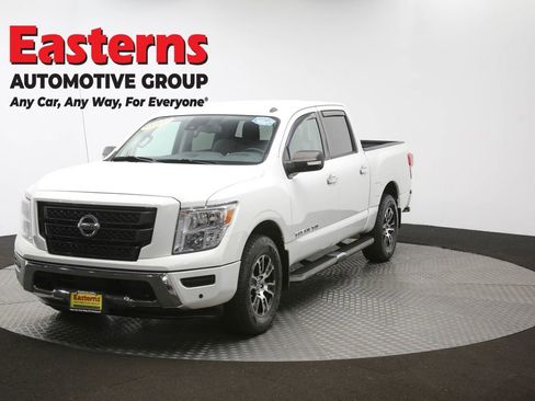Used 2020 Nissan Titan SV w/ SV Convenience Package image 57