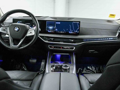 Used 2026 BMW X7 xDrive40i AWD/4WD image 13
