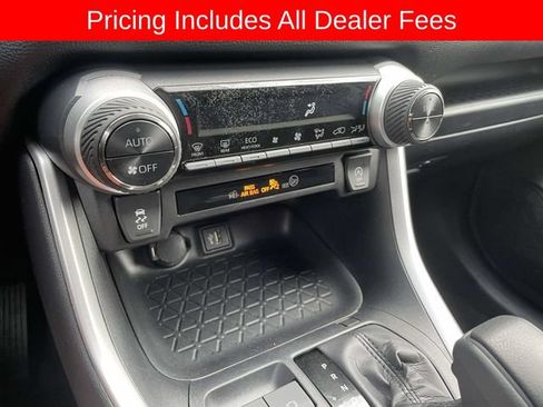 Used 2025 Toyota RAV4 XLE AWD/4WD image 33