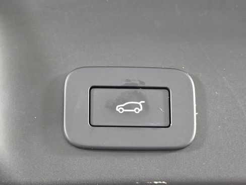 Used 2023 Land Rover Range Rover Evoque S AWD/4WD image 12