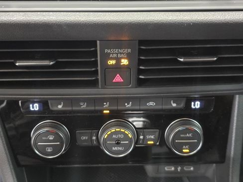 Used 2023 Volkswagen Jetta SE FWD image 33