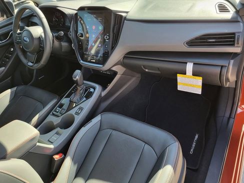 Certified 2025 Subaru Crosstrek 2.5i Limited w/ Crosstrek Mirror Package image 7