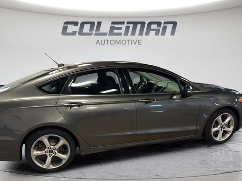 Used 2016 Ford Fusion SE w/ Equipment Group 201A FWD image 7