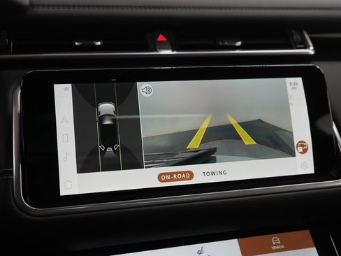 Used 2023 Land Rover Range Rover Velar R-Dynamic S image 28