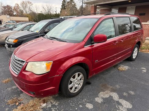 Used 2008 Chrysler Town & Country Touring FWD image 2