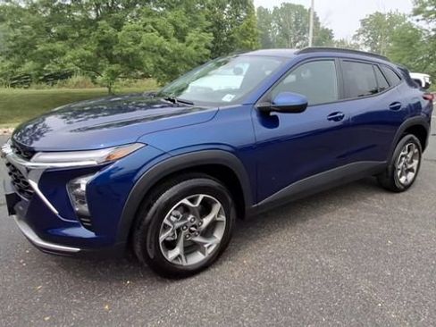 Certified 2024 Chevrolet Trax LT w/ Driver Confidence Package FWD image 4