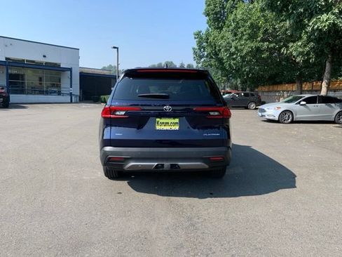 Used 2024 Toyota Grand Highlander AWD image 4