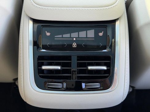 New 2026 Volvo XC90 T8 Ultra w/ Lounge Package image 9
