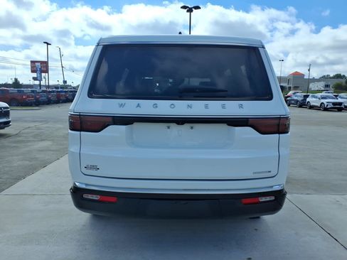 Used 2024 Jeep Wagoneer Series II w/ Flexible Seating Group RWD image 4