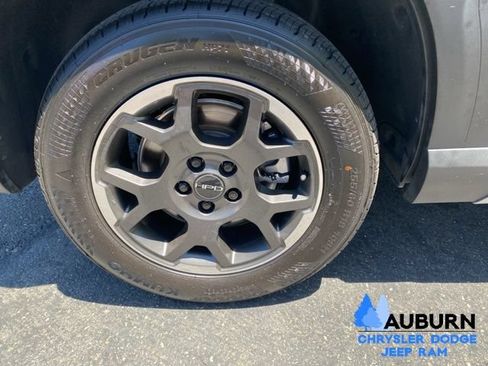 Used 2023 Honda Pilot LX image 9