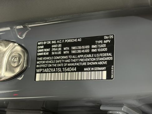 Certified 2025 Porsche Macan 4S Electric AWD/4WD image 56