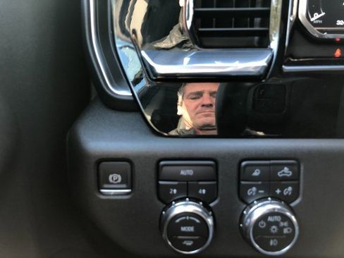 Used 2024 GMC Sierra 1500 SLT image 16